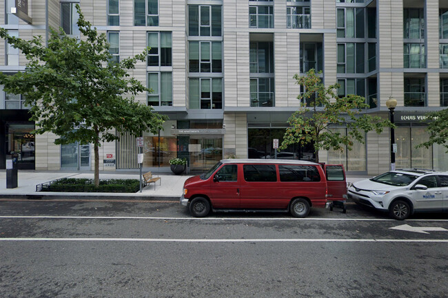 Building Photo - 875 10th St NW