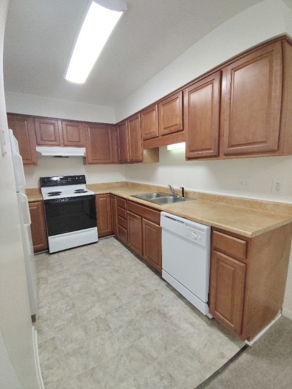 Building Photo - 600 Reusens Rd