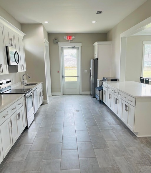 Building Photo - 215 Speckled Trout Ln N