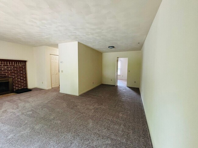 Building Photo - 2424 Ridge Rd