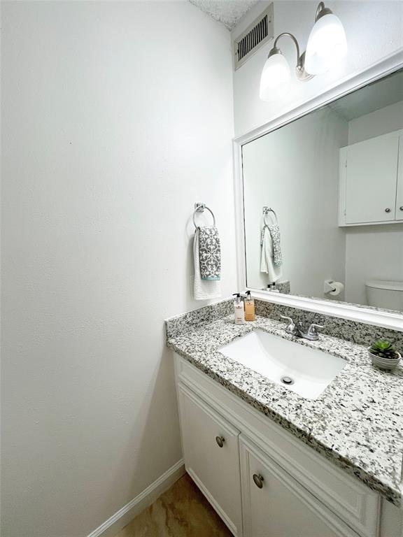 Building Photo - 13897 Hollowgreen Dr