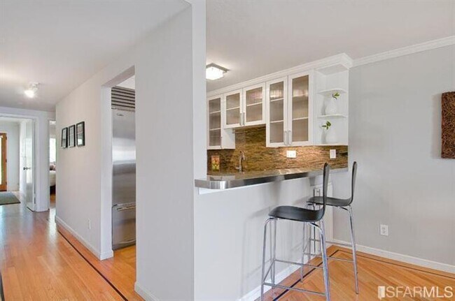 Building Photo - 2662 Bush St