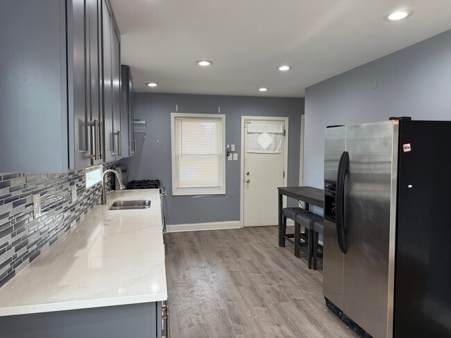 Building Photo - 8201 S Homan Ave