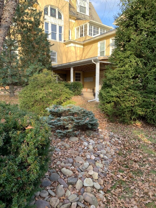 Primary Photo - 300 Grampian Blvd