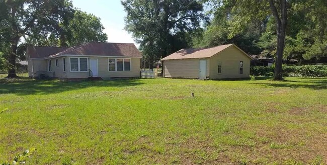 Building Photo - 2202 County Rd 1125