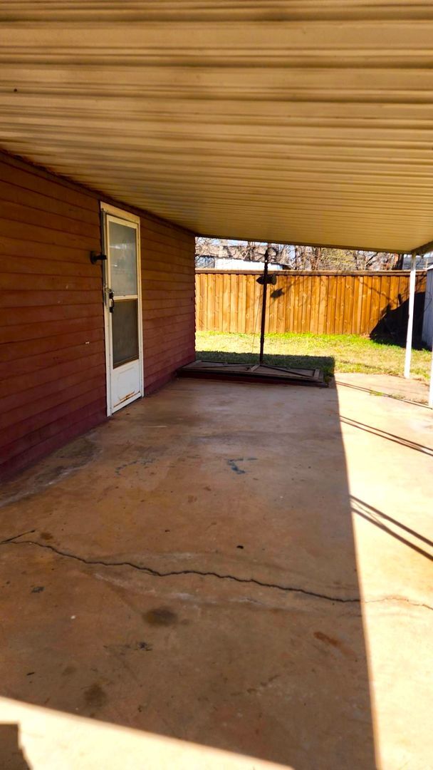 Building Photo - 3 BED 1 Bath Home Andys Sub Addition Bethany, OK