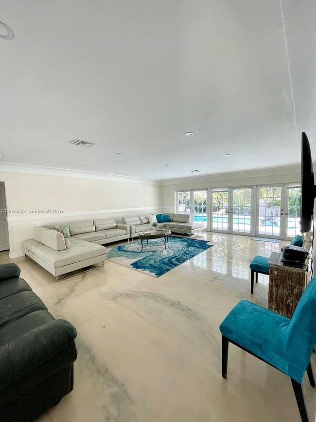Building Photo - 416 N Rainbow Dr