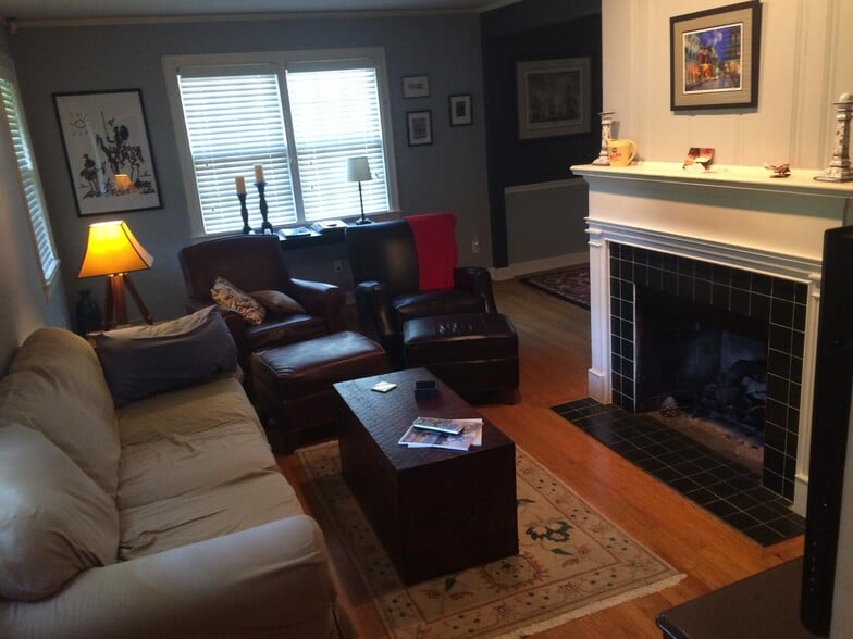 Living room - 2069 Gorgas St