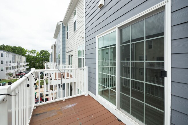 Building Photo - Gorgeous 3 Bedroom Townhome in Henrico!