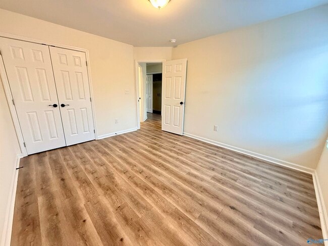 Building Photo - 103 Oakwood Meadows Dr