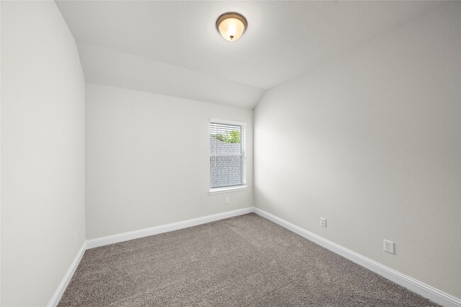 Building Photo - 1718 Forest Mist Dr