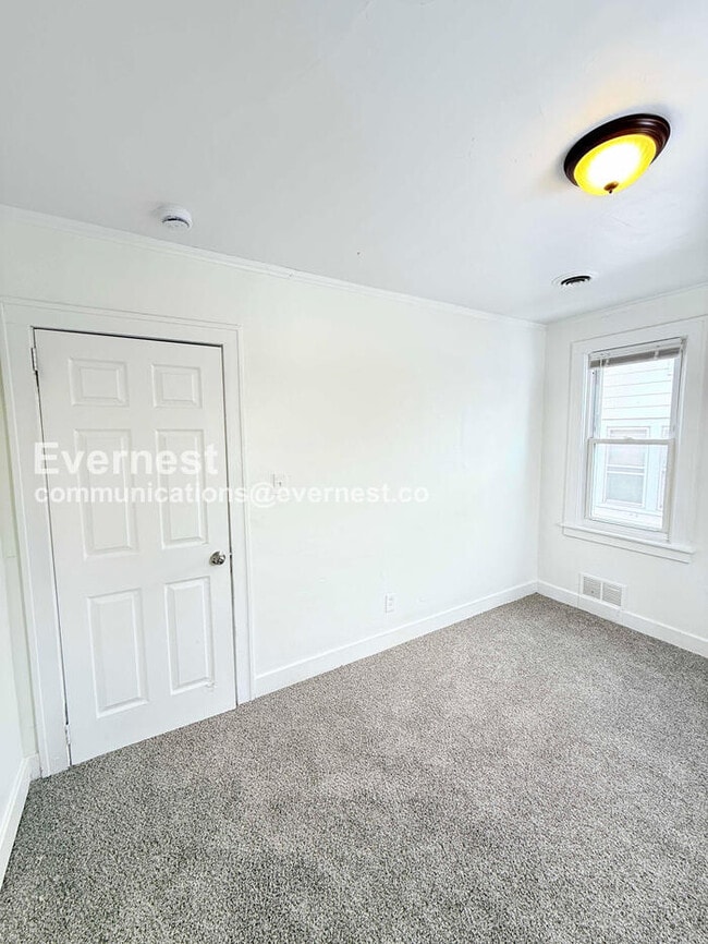 Building Photo - 14393 Strathmoor St