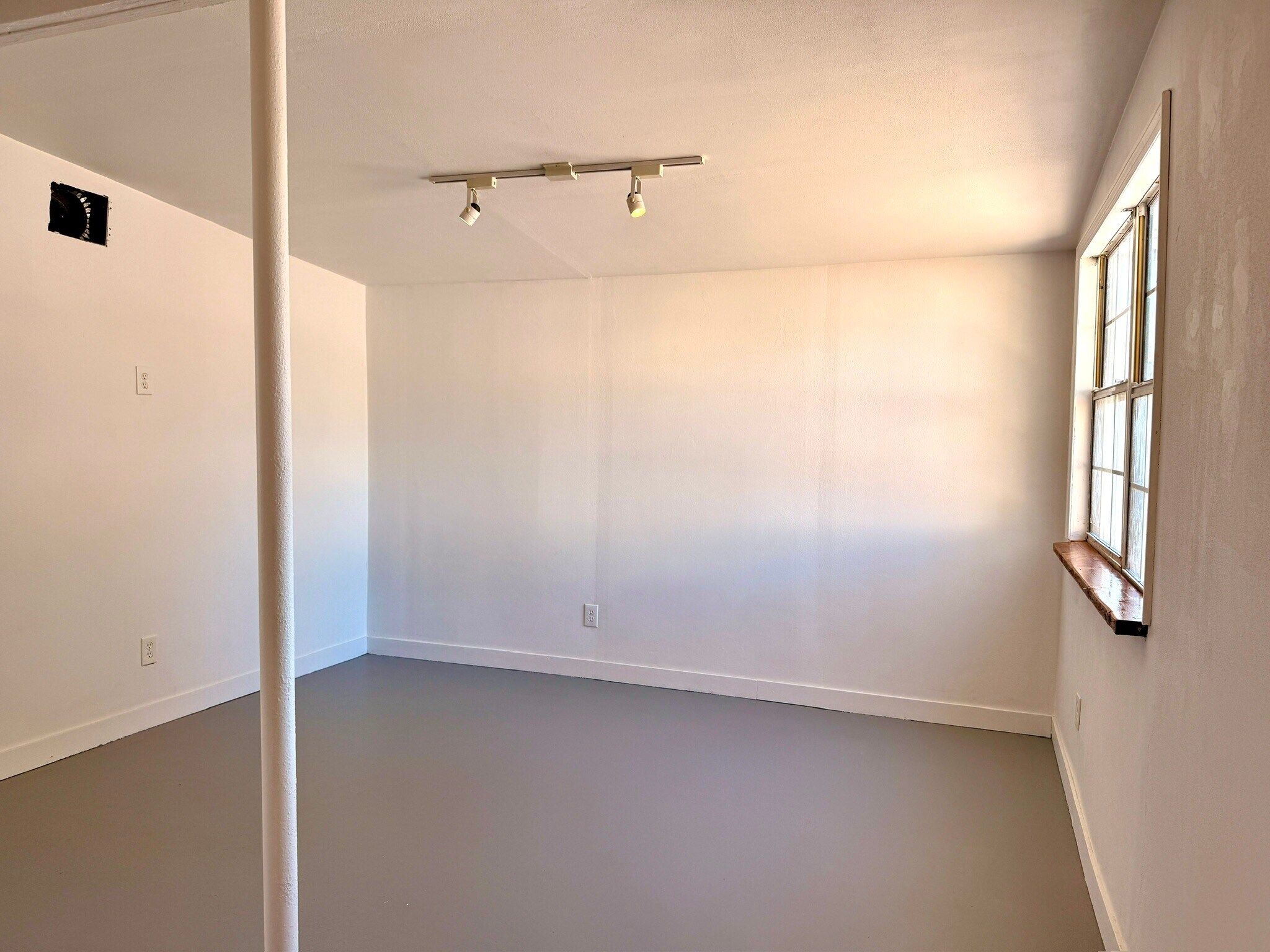 Building Photo - 7220 1st Ave N