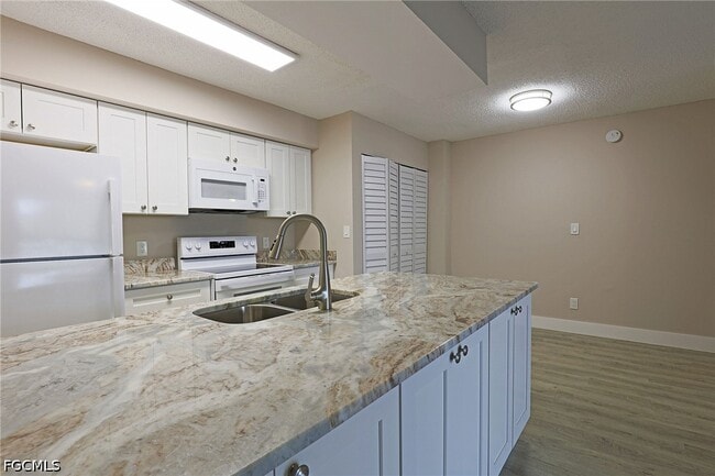 Building Photo - 5307 Summerlin Rd