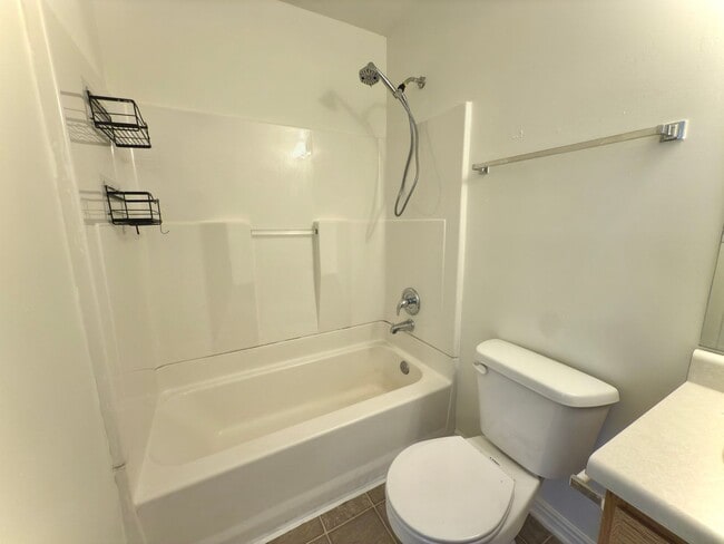 Building Photo - 4 Bedroom Clearfield Town Home Available i...