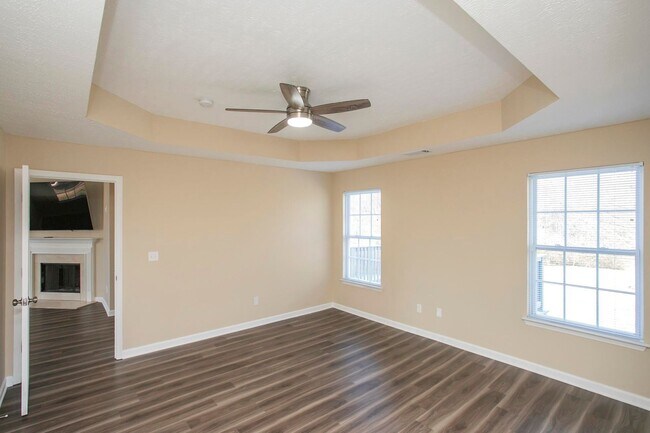 Building Photo - 3 Bed w/Bonus, Large Yard in Sought After ...