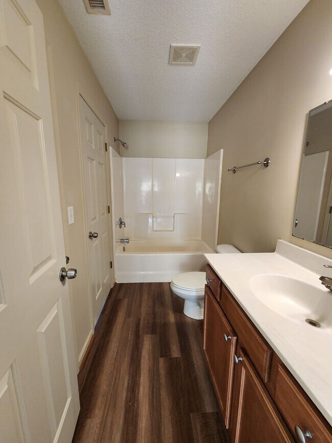 Building Photo - Townhouse Rental-Fletcher, NC