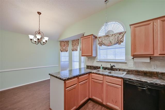 Building Photo - 907 Clear Creek Dr