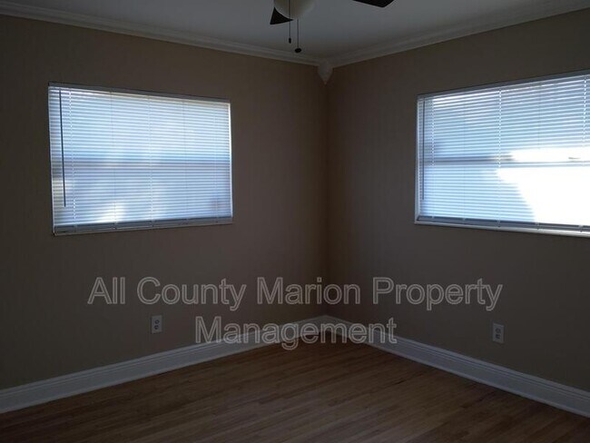 Building Photo - 2100 SW 42nd Ave