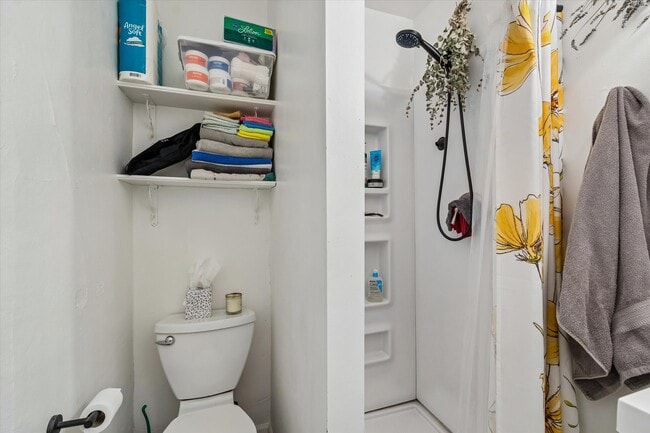 Building Photo - 1843 Grove St