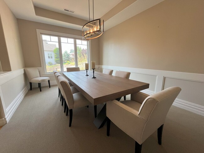 Building Photo - Forest-View Luxury Home with 5 Bedrooms, Luxury Primary Suite & Gourmet Kitchen