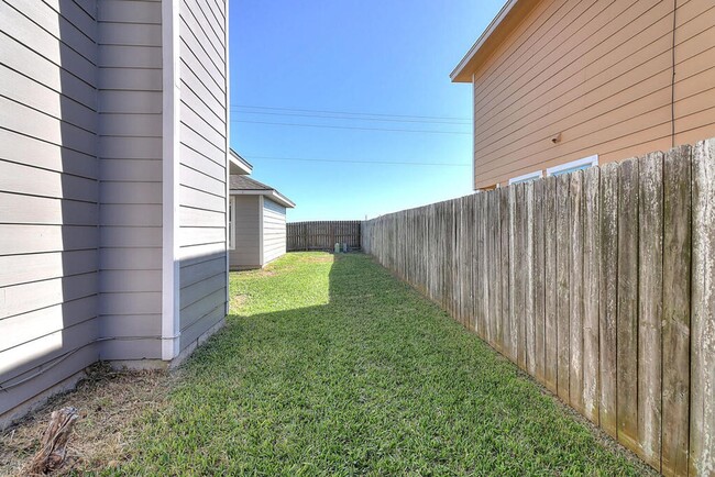 Building Photo - 2334 Mystic Star Dr