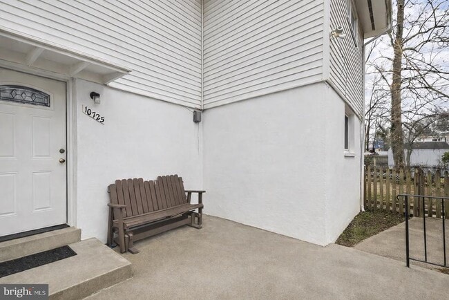 Building Photo - 10725 Maple St