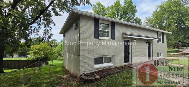 Building Photo - 5020 NW High Dr Terrace