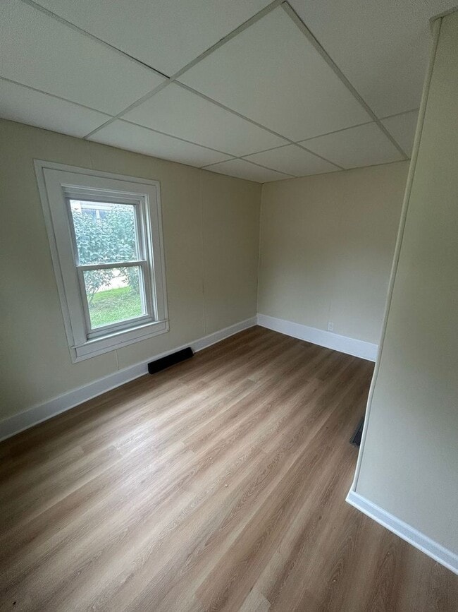 Building Photo - Single Family Home Available!