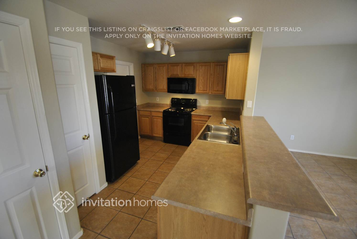 Building Photo - 11822 W Poinsettia Dr