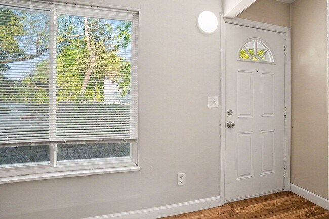 Building Photo - SUMMER MOVE IN SPECIAL- $300 off your move-in before July - $1075- 2 Bedroom Townhome off Westnedge