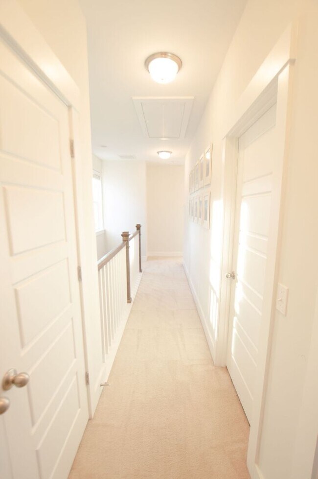 Building Photo - Charming Home in Mixson!