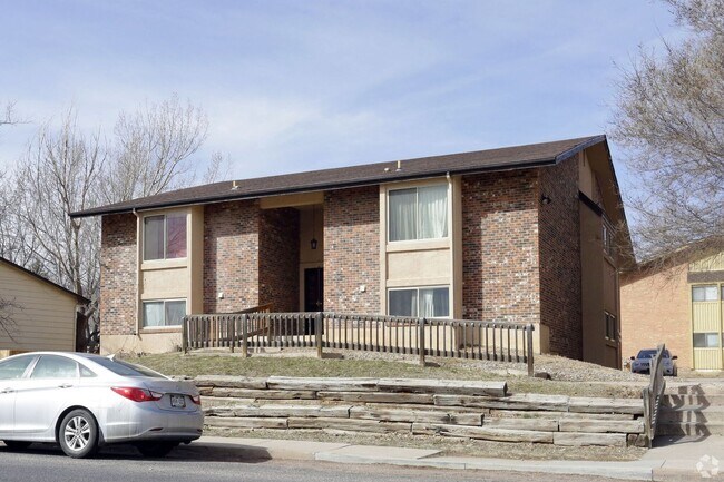 Building Photo - 1326 Holland Park Blvd
