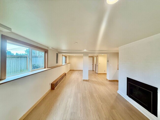 Building Photo - Brand New 1 bed, 1 bath with Den In Lynnwood $2495/mo.