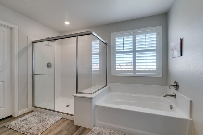 Building Photo - Furnished 5-Bedroom Home with Two Primary Suites