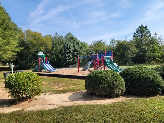 Building Photo - 142 Queensberry Ct
