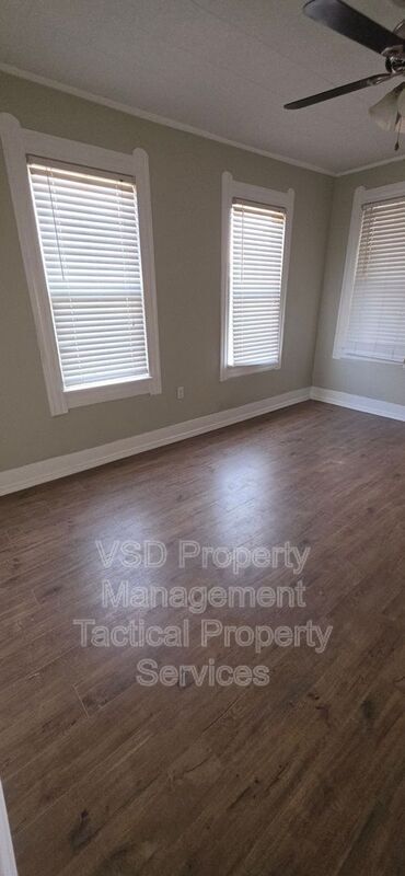Building Photo - 3062 W 51st St