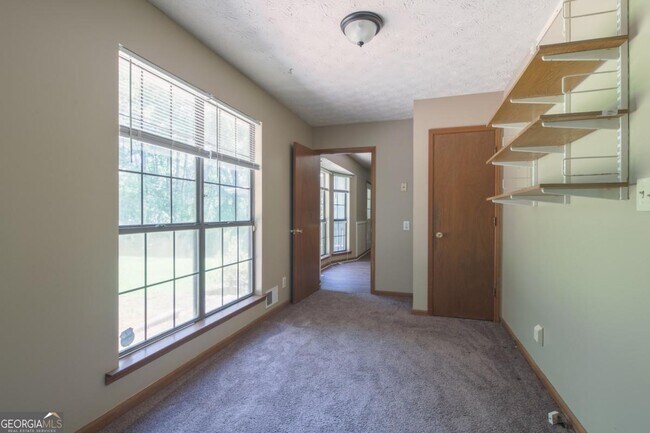 Building Photo - 310 Summerwood Ln