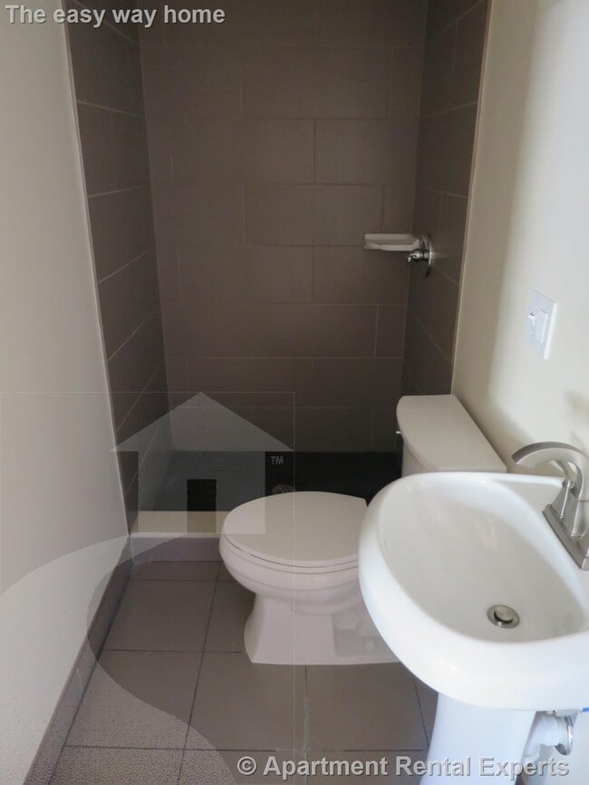 Building Photo - 21-23 Weitz St Unit #2