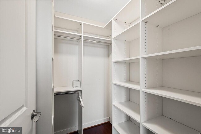 Building Photo - 157 Fleet St