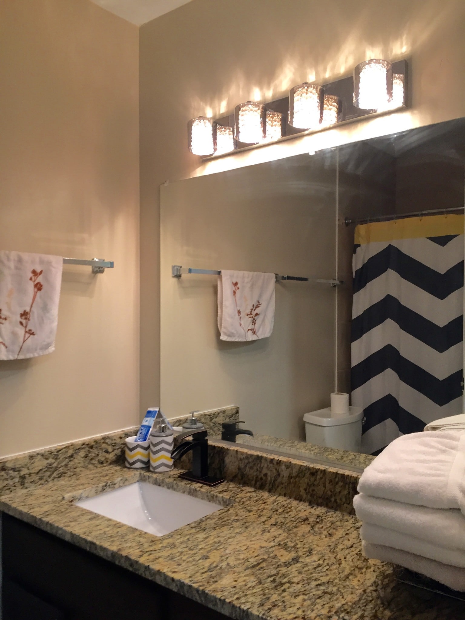 Building Photo - 200 N Dearborn St