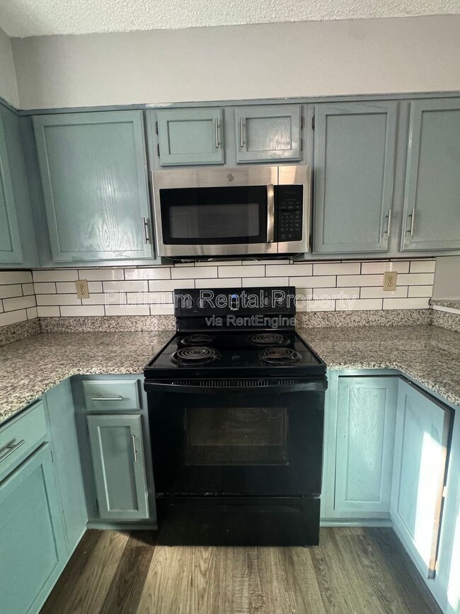 Building Photo - 1804 Pine Tree Dr