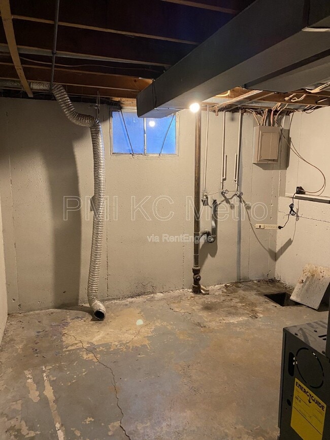 Building Photo - 1508 E Leona St