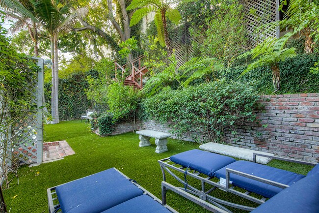 Building Photo - 1531 Marmont Ave