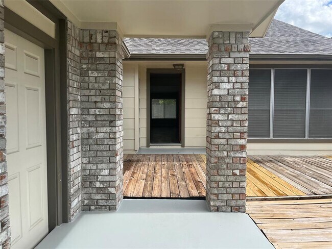Building Photo - 1722 Sullins Way