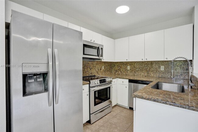 Building Photo - 5409 SW 41st St