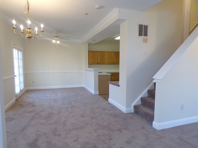 Building Photo - Odenton, 3 level twhs, end unit, Master su...