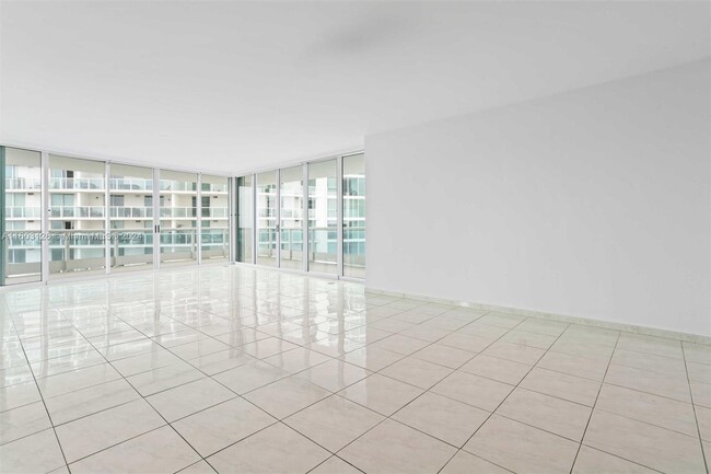 Building Photo - 2127 Brickell Ave