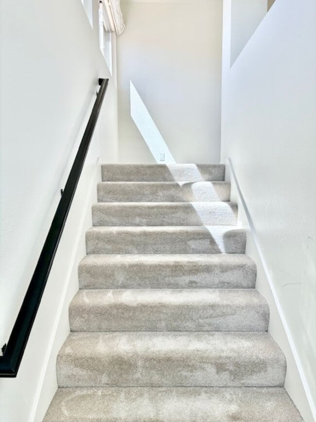 Building Photo - The Colony | Oxnard | 2 Bedroom + 2 Bathroom + Loft