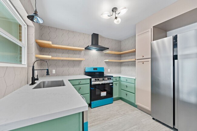 Building Photo - Chic, Bright, and Inviting - Welcome to Lark!